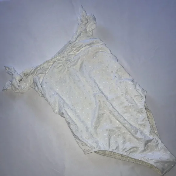 Dippin Daisys Eyelet One Piece Off Shoulder - Picture 4 of 7